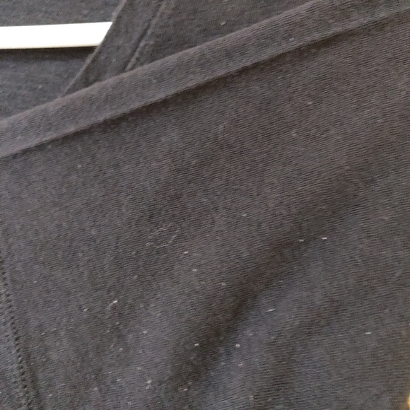 💖3/$25💖 Flowy Long Uniqlo Black T-Shirt - Picture 5 of 5